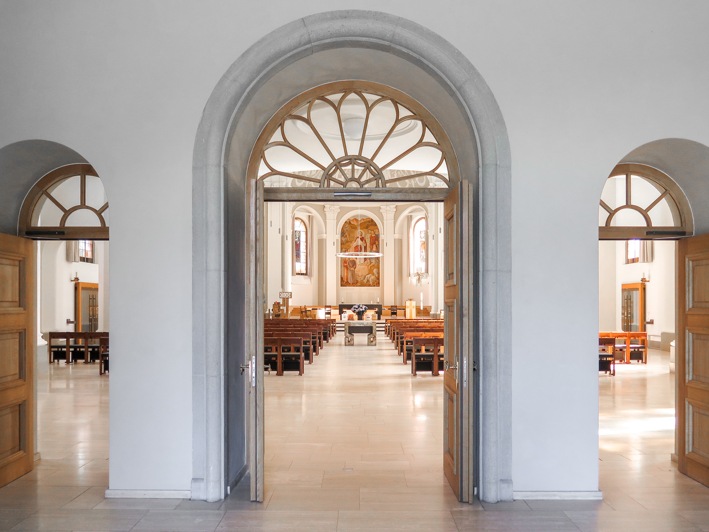 Kirche Guthirt, Innere Türen hinten